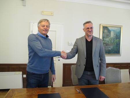 podpis pogodbe za izvajanje storitve dolgotrajne oskrbe na domu